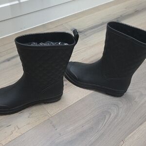 Women's Black Quilted Mid-Calf Heeled Rain Boots